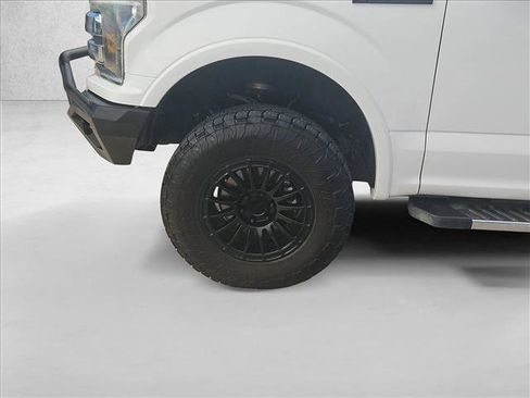 Used 2019 Ford F150 Lariat image 24