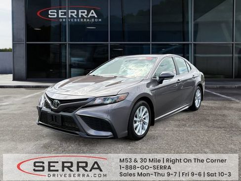 Used 2024 Toyota Camry SE FWD image 1
