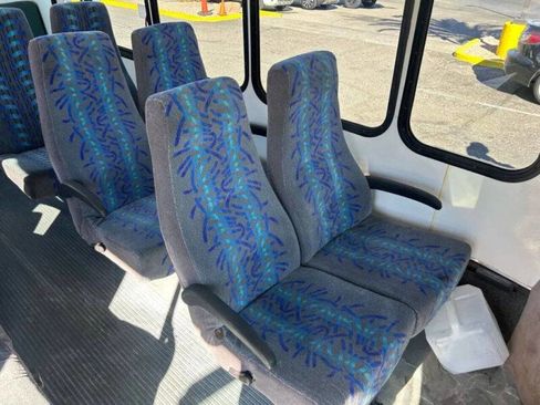 Used 2006 Ford E-350 and Econoline 350 Super Duty image 40