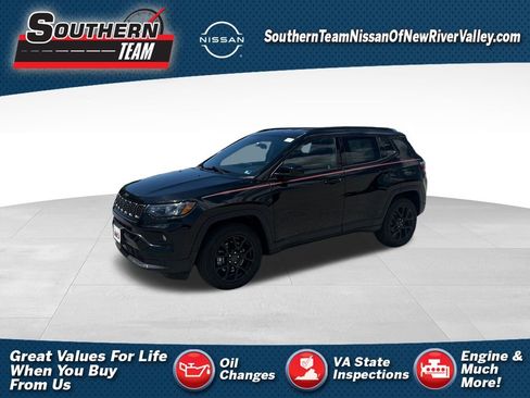 Used 2025 Jeep Compass Latitude w/ Convenience Group AWD/4WD image 1