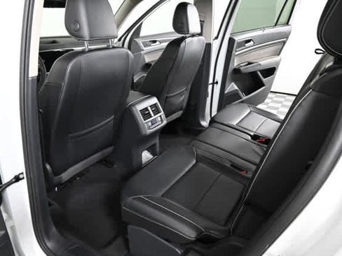 Used 2022 Volkswagen Atlas SE w/ Panoramic Sunroof Package image 17
