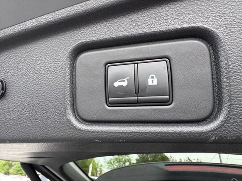 Used 2024 Nissan Pathfinder SL FWD image 11