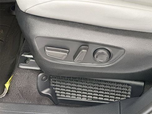 Used 2025 Toyota Sienna XLE w/ XLE Plus Package image 22