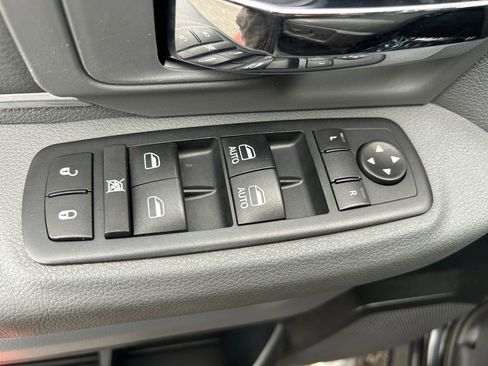 Used 2016 RAM 1500 Classic SLT w/ SLT Plus D←cor Group image 23