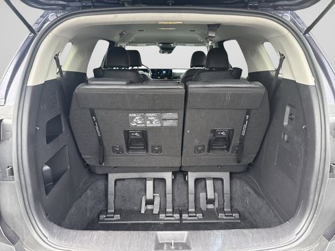 Used 2025 Kia Carnival FWD image 15