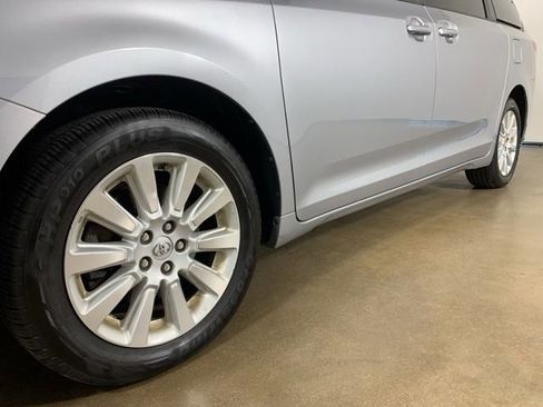 Used 2013 Toyota Sienna XLE AWD/4WD image 2
