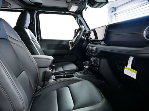 Used 2024 Jeep Gladiator Sport w/ Premium Package image 23