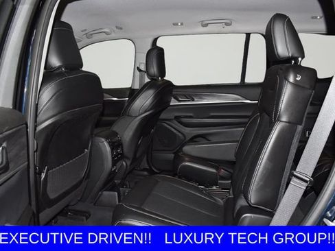 Used 2023 Jeep Grand Cherokee L Limited w/ Luxury Tech Group II AWD/4WD image 24