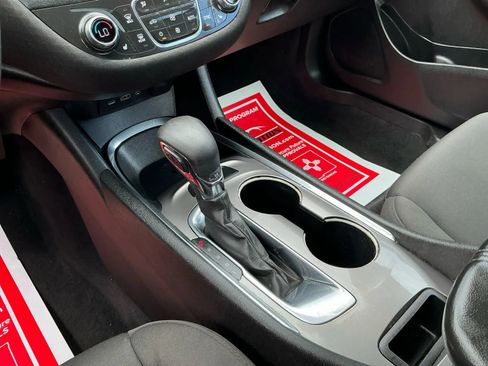 Used 2021 Chevrolet Malibu LT image 33