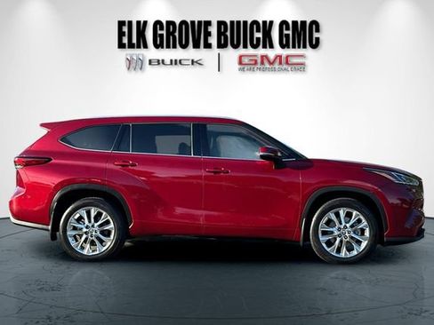 Used 2023 Toyota Highlander Limited image 3