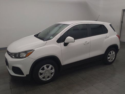 Used 2018 Chevrolet Trax LS FWD image 2