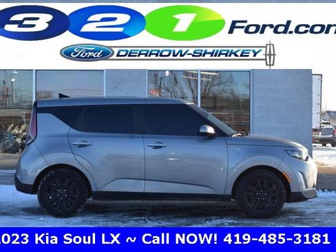 Used 2023 Kia Soul LX image 3