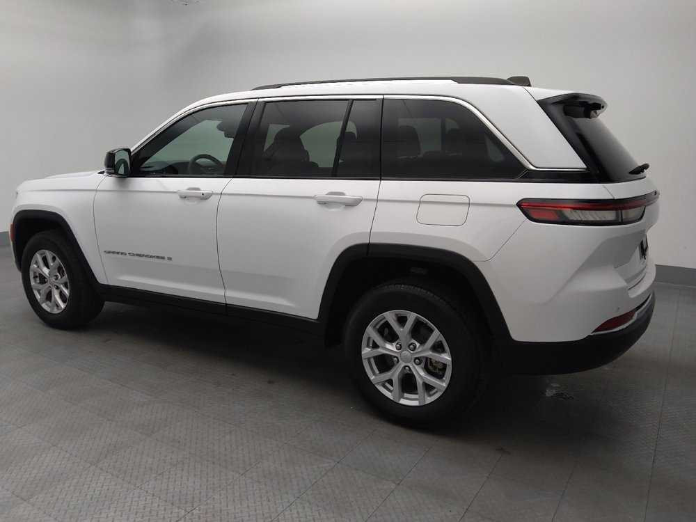 Used 2023 Jeep Grand Cherokee Limited w/ Luxury Tech Group II RWD image 3