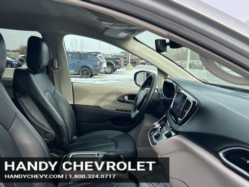 Used 2024 Chrysler Pacifica Touring-L FWD image 56