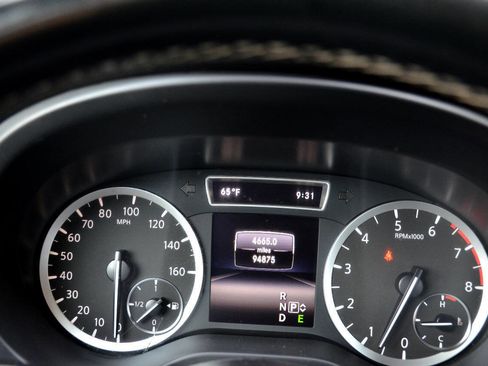 Used 2017 INFINITI QX30 Premium w/ Navigation Package image 23