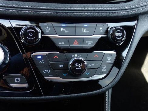 New 2027 Chrysler Pacifica Limited AWD/4WD image 22