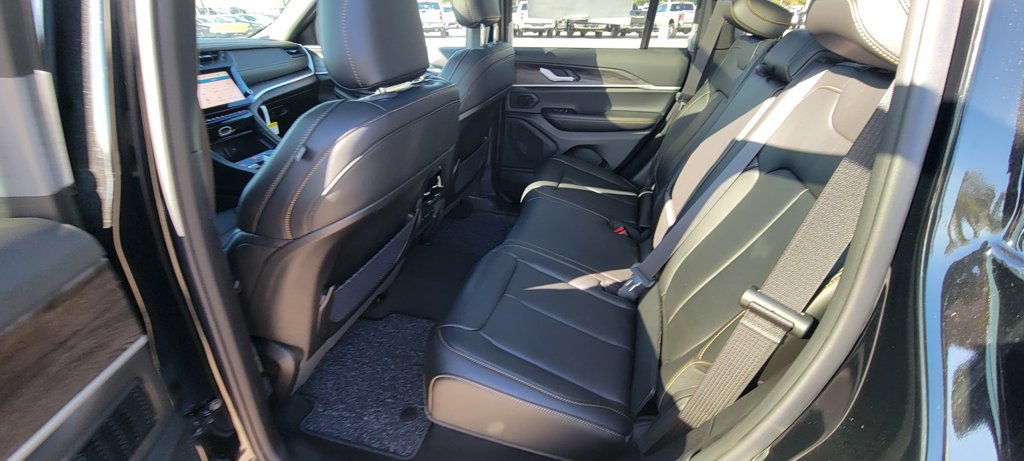 Used 2026 Jeep Grand Cherokee Limited AWD/4WD image 15