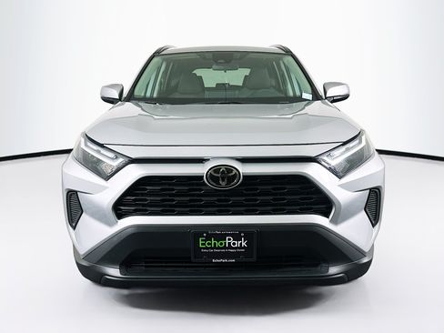 Used 2025 Toyota RAV4 XLE AWD/4WD image 2