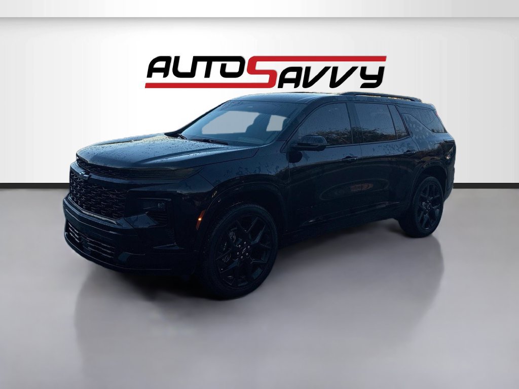 Used 2025 Chevrolet Traverse RS FWD image 3