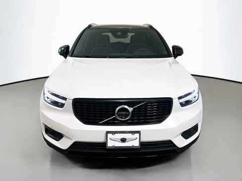 Used 2022 Volvo XC40 T5 R-Design AWD/4WD image 2