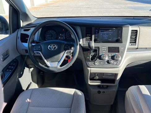 Used 2015 Toyota Sienna LE image 12