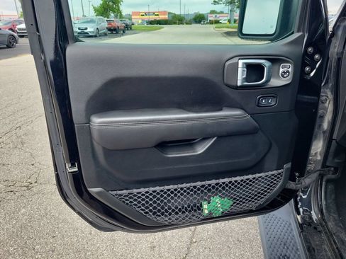 Used 2020 Jeep Wrangler Unlimited Sahara w/ Uconnect 4C Nav & Sound Group AWD/4WD image 25