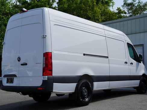Used 2025 Mercedes-Benz Sprinter 2500 image 10