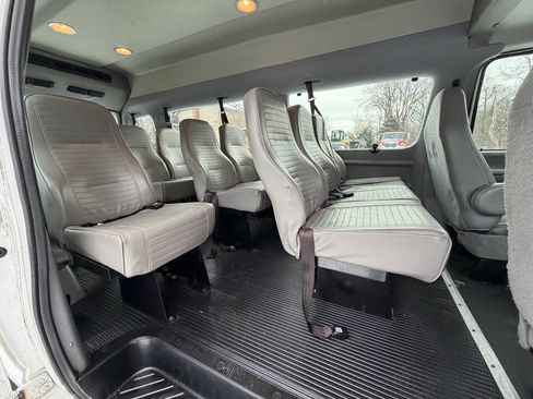 Used 2004 Ford E-350 and Econoline 350 Extended Super Duty image 15