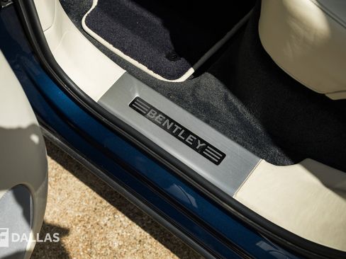 Used 2019 Bentley Bentayga AWD/4WD image 30