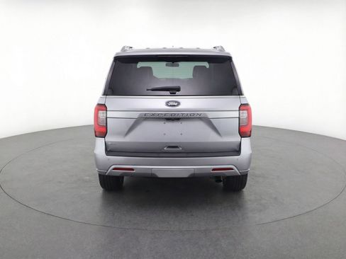 Used 2023 Ford Expedition XLT image 7