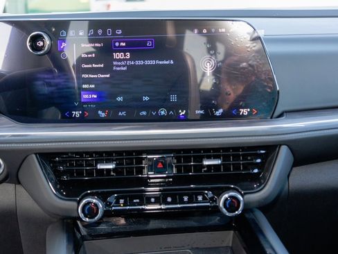 Used 2025 Chevrolet Suburban Z71 w/ Comfort Package image 17