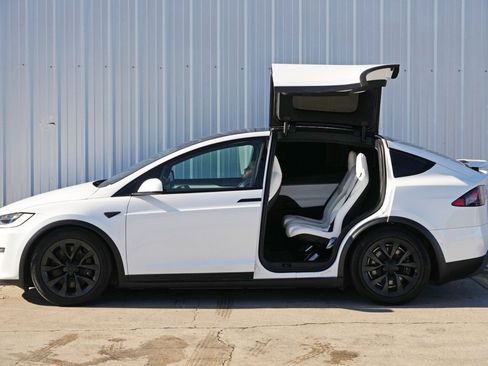 Used 2022 Tesla Model X image 52