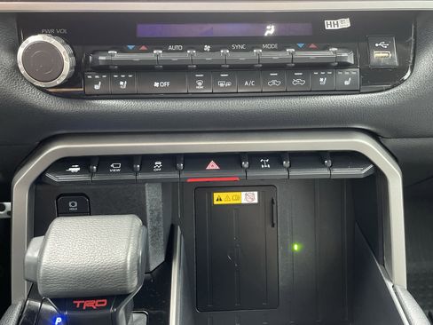 Used 2024 Toyota Tundra Limited image 26