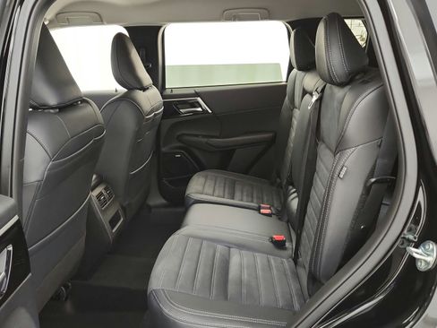 Used 2025 Mitsubishi Outlander SE AWD/4WD image 11