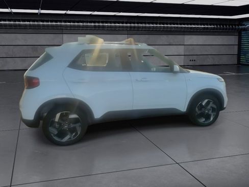 Used 2026 Hyundai Venue SEL image 9