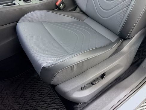 New 2026 Volkswagen Tiguan SE R-Line AWD/4WD image 19