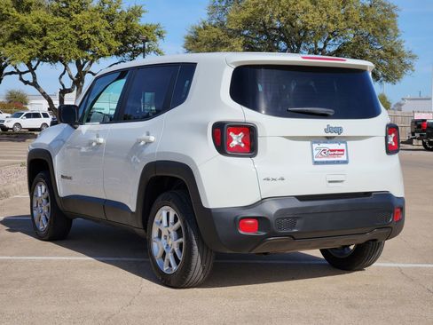 Used 2023 Jeep Renegade Latitude image 4