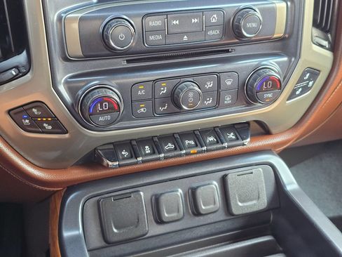 Used 2018 Chevrolet Silverado 1500 High Country AWD/4WD image 25