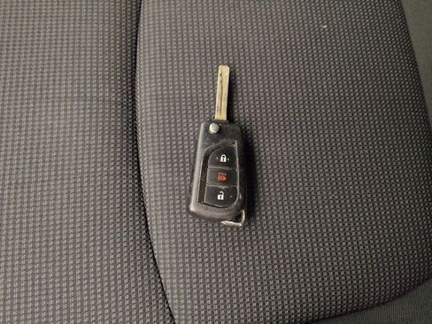 Used 2021 Toyota RAV4 LE FWD image 32