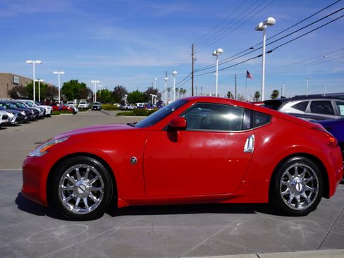 Used 2009 Nissan 370Z Touring image 6