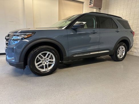 Used 2025 Ford Explorer Active AWD/4WD image 38