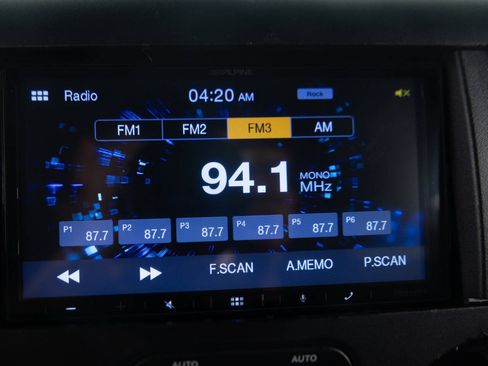 Used 2015 Jeep Wrangler Unlimited Rubicon w/ Connectivity Group AWD/4WD image 38