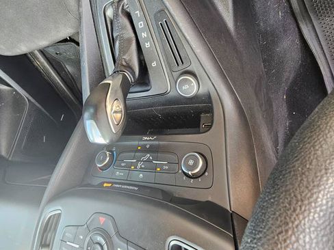 Used 2015 Ford Focus SE FWD image 13