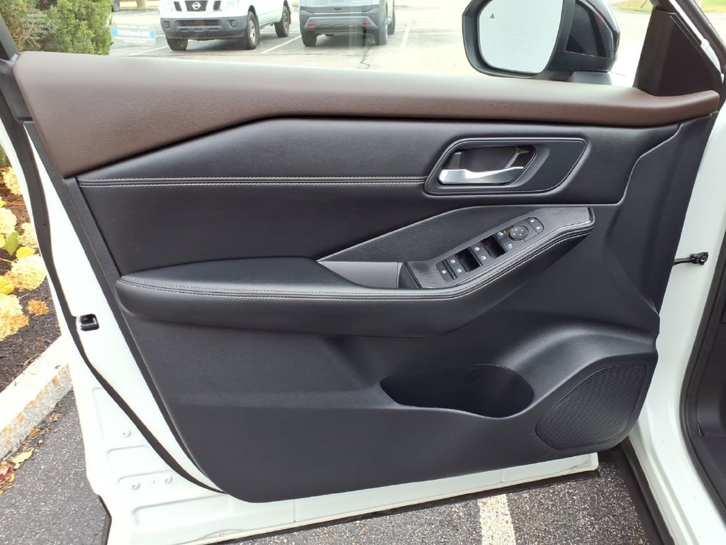 Certified 2023 Nissan Rogue SV w/ SV Premium B Package AWD/4WD image 18