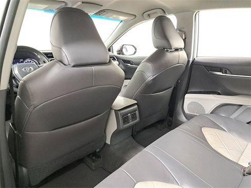 Used 2019 Toyota Camry XLE image 10