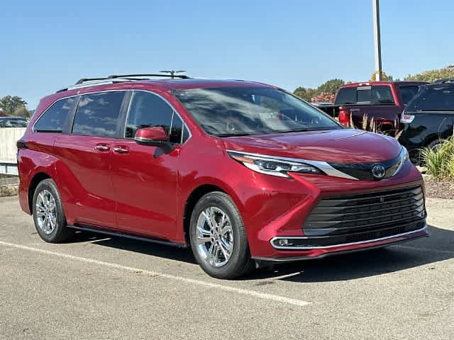 Used 2023 Toyota Sienna Platinum AWD/4WD image 32