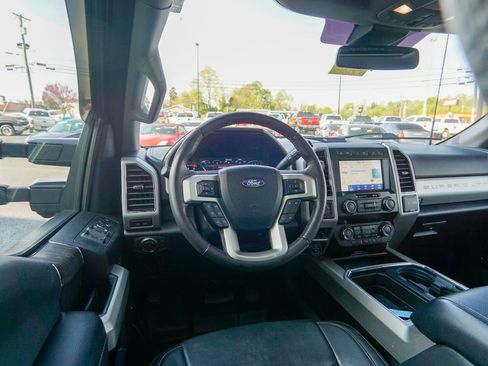 Used 2020 Ford F250 Lariat w/ Lariat Ultimate Package AWD/4WD image 16