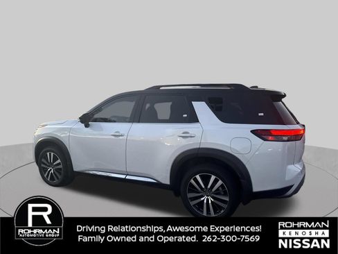 Used 2025 Nissan Pathfinder Platinum w/ Cargo Package AWD/4WD image 3
