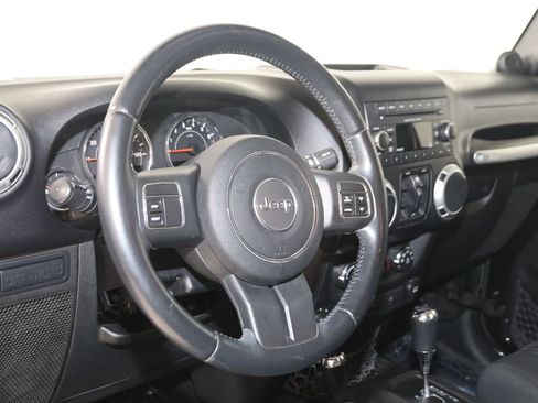 Used 2012 Jeep Wrangler Unlimited Rubicon AWD/4WD image 6
