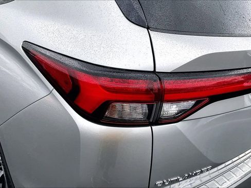 Used 2022 Mitsubishi Outlander SE AWD/4WD image 28